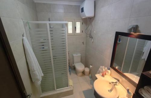Al-'Amriyah Apartment | Guesthouse Near HBE Airport Pool