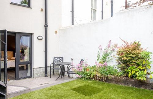 Grand Canal Dock Apartment | GuestReady - Charming retreat in Dublin