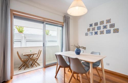 Lapa Apartment | GuestReady - Cityscape residence with balcony