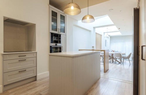 Rathmines House | GuestReady - Contemporary home with garden