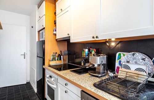 Quartier de la Chapelle Apartment | GuestReady - High-Rise Haven with Attractive Views