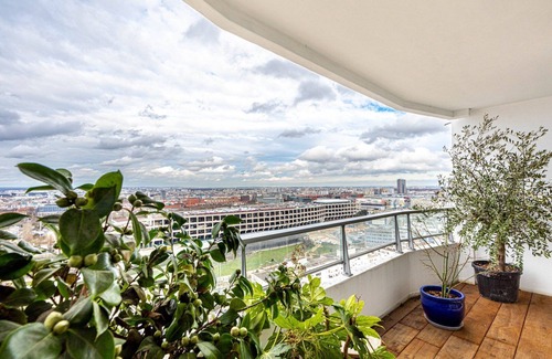 Quartier de la Chapelle Apartment | GuestReady - High-Rise Haven with Attractive Views