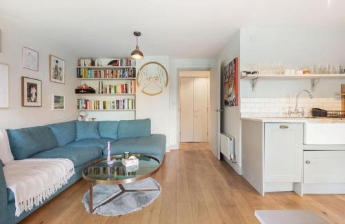 Leabridge Apartment | GuestReady - Lovely family retreat in London