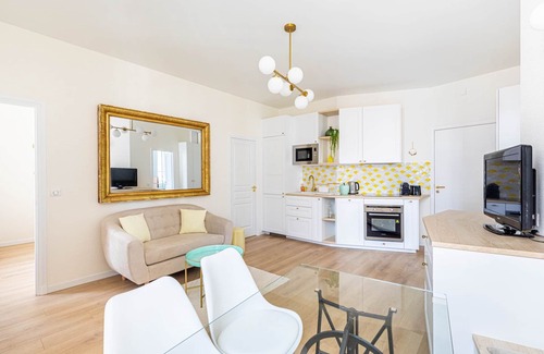 Clichy Apartment | GuestReady -New Flat Direct Line to Champs Elysees