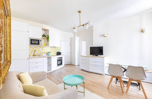 Clichy Apartment | GuestReady -New Flat Direct Line to Champs Elysees