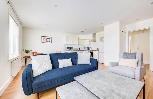 Hammersmith Broadway Apartment | GuestReady - Serenity in Hammersmith
