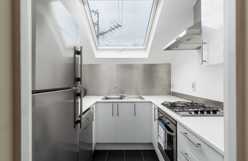 Belsize Apartment | GuestReady - Sunny Top Floor Flat with views
