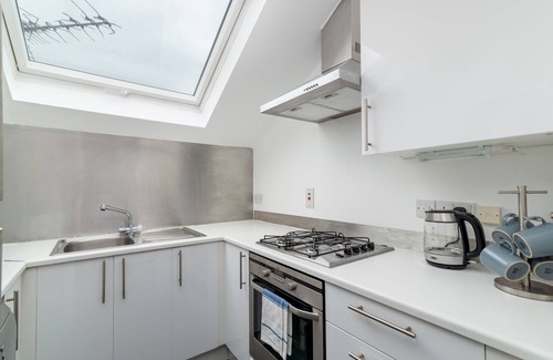 Belsize Apartment | GuestReady - Sunny Top Floor Flat with views