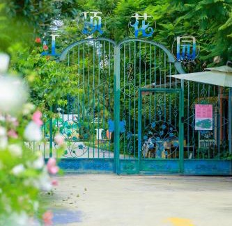Yanshan District House | Guilin Red Roof Garden Resort -On the way to Yangshuo