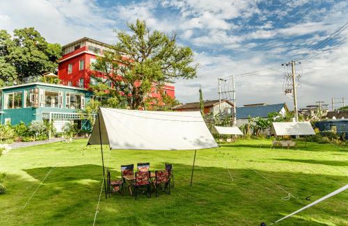 Yanshan District House | Guilin Red Roof Garden Resort -On the way to Yangshuo