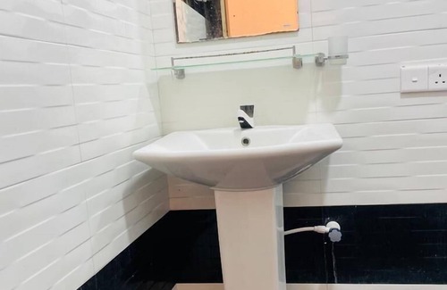 Pottuvil Division 2 Hotel | Guitar Bay Arugambay