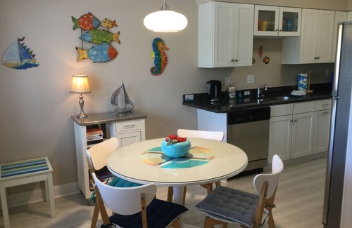 Ilexhurst Apartment | Gulf Beach Apartment - with Pool & Beach Access