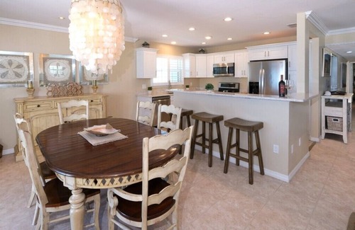 Holmes Beach Condo | GULF BEACH Directly in Front w/Heated Pool, FREE WiFi & Trolley, Great Sunsets!