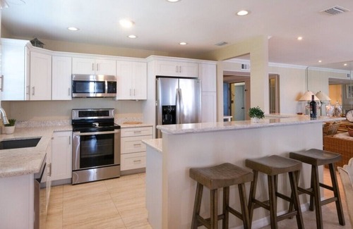 Holmes Beach Condo | GULF BEACH Directly in Front w/Heated Pool, FREE WiFi & Trolley, Great Sunsets!
