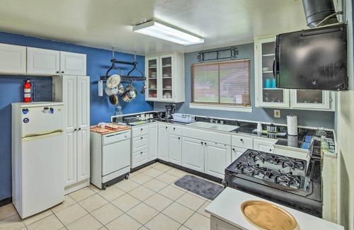 West Orange House | Gulf Coast Home < 2 Mi to Parks & Museums!