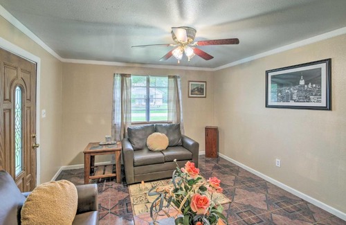 West Orange House | Gulf Coast Home Less Than 2 Mi to Parks and Museums!