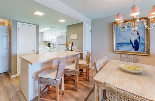 Gulf Shores Condo | Gulf-Front 4th-Floor Condo w/Balcony, Views, Shared Outdoor Pool, Free WiFi
