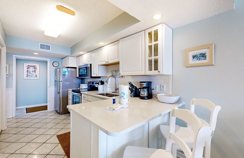 Gulf Shores Condo | Gulf-front condo with beach views, balcony, central AC & pool