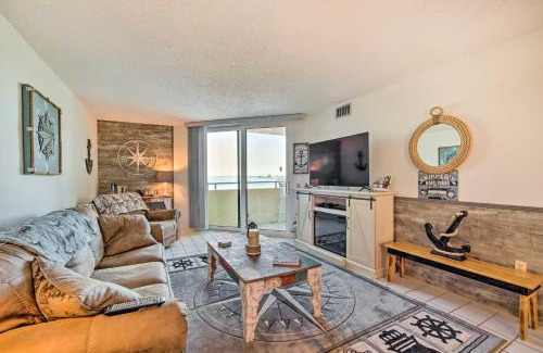 Hudson Apartment | Gulf-Front Views Coastal Hudson Condo!