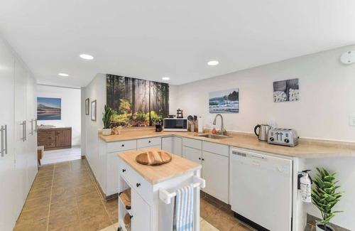 Chemainus Apartment | Gulf Island View Suite