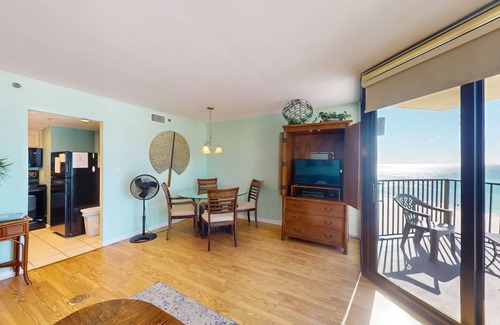 Panama City Beach Condo | Gulf-view condo with furnished balcony, pools, beach access, fitness room