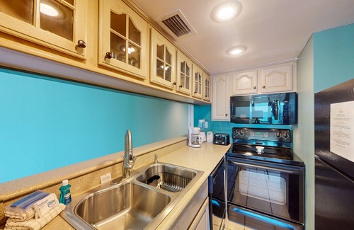 Panama City Beach Condo | Gulf-view condo with furnished balcony, pools, beach access, fitness room