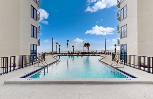 Panama City Beach Condo | Gulf-view condo with furnished balcony, pools, beach access, fitness room