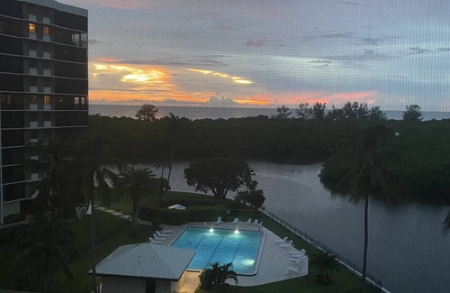 Vanderbilt Beach Condo | Gulf view Spectacular location Condo Surf Colony