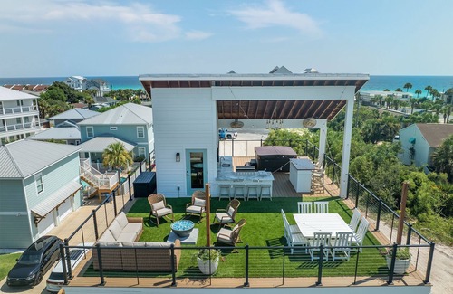 Fort Bay House | Gulf Views Hot tub Pool 3 min walk to Beach