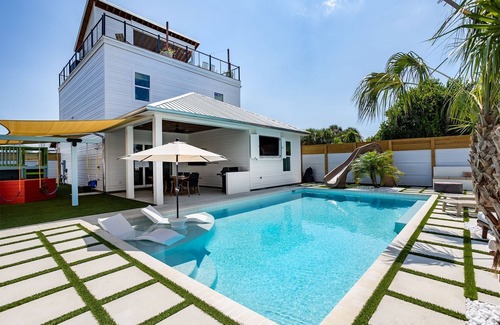 Fort Bay House | Gulf Views Hot tub Pool 3 min walk to Beach