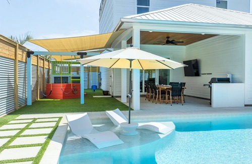 Fort Bay House | Gulf Views Hot tub Pool 3 min walk to Beach