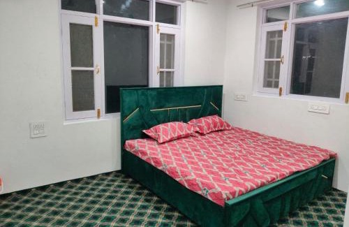 Srinagar Apartment | Gulzar Guest houses with Kitchen