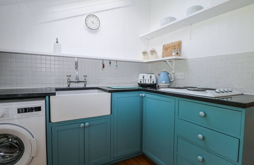 Upper Dicker Cottage | GUN HILL COTTAGE, pet friendly, with open fire in Heathfield