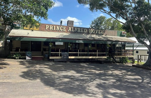 Gundiah RV Rental | Gundy Pub and caravan park