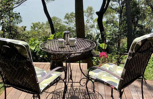 Rocky Point Cabin | Gunnadoo - Ocean View Hut with jacuzzi, rainforest and ocean views