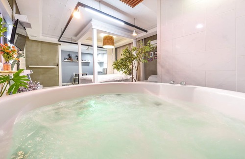 Gyeongju House | Gyeongju 20th Street Spa Pension