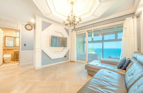 Gyeongju House | Gyeongju Blue21 Poolvilla Pension
