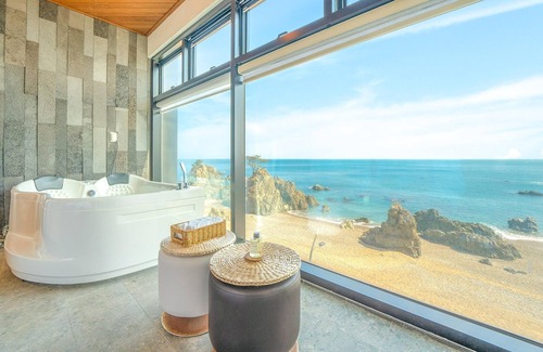 Gyeongju House | Gyeongju Blue21 Poolvilla Pension