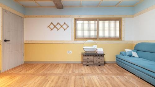 Gyeongju House | Gyeongju gampo byeolbit hanok Pension