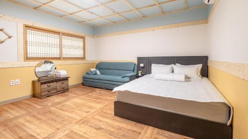 Gyeongju House | Gyeongju gampo byeolbit hanok Pension