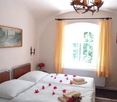 Houska Apartment | Hájovna hradu Houska