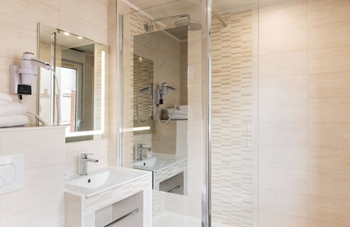 Evreux Hotel | Hôtel de l'Orme, Akena, Evreux