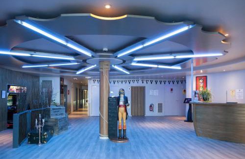 Chasseneuil-du-Poitou Hotel | Hôtel Du Parc - Pirates