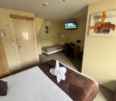 Chatellerault Hotel | Hôtel L'Univers