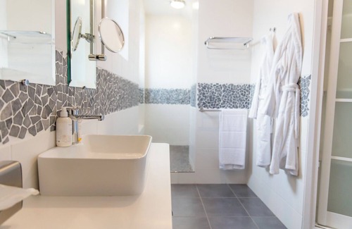 Landeda Hotel | Hôtel la Baie des Anges, son SPA marin et sa piscine couverte et chauffée