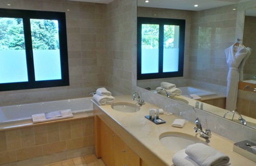 Charbonnieres-les-Bains Hotel | Hôtel Le Pavillon