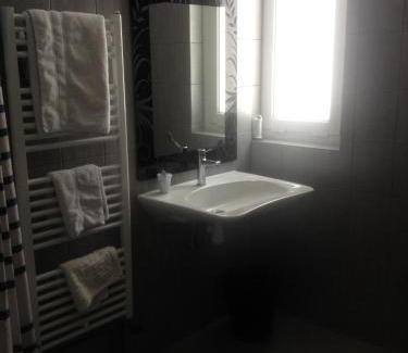 Maisons-Alfort Hotel | Hôtel Moderne