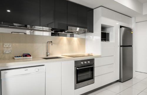 Surfers Paradise Apartment | H Residences Trendy Vogue Themed Apartment