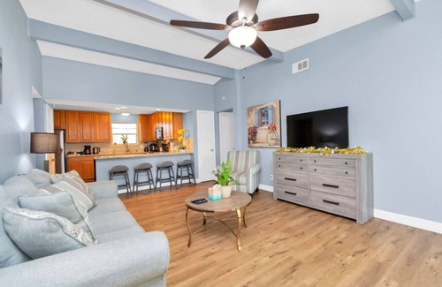 Spring Branch West House | H-Town Hideout | SLPS 10 + KingBD + Fire Pit