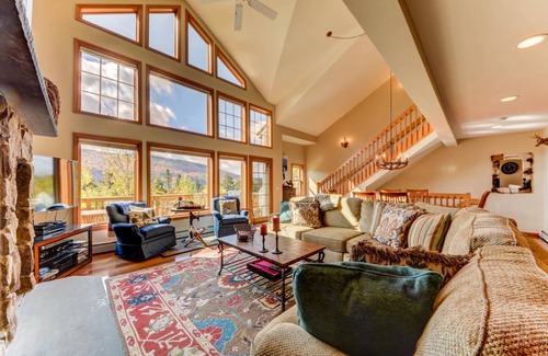 Bretton Woods Villa | H4 Ski Slope Views! Bretton Woods condo with easy access to Mt Washington, Skiing, White Mountains!